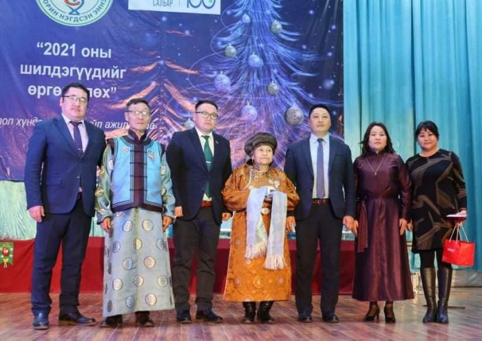 Монгол Улсад эрүүл мэндийн алба, орчин цагийн анагаах ухаан үүсч, хөгжсөний 100 жилийн ойг тохиолдуулан 2021 оны шилдгүүдийг өргөмжлөх ёслол хүндэтгэлийн үйл ажиллагаа зохион байгууллаа.